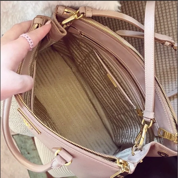 PRADA BAG ❤️ - Picture 6 of 16